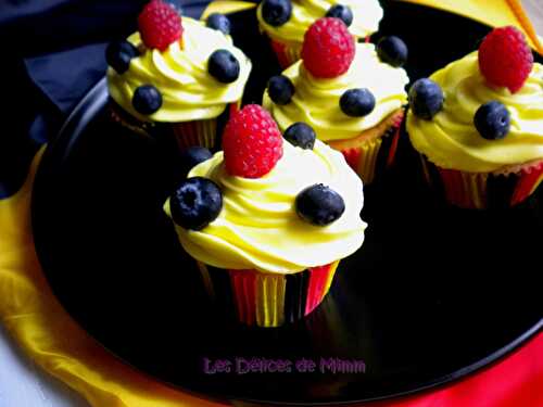 Cupcakes Limoncello, framboises et myrtilles aux couleurs de la Belgique (noir-jaune-rouge) - Les Délices de Mimm