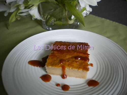 Gâteau aux pommes râpées, sauce caramel au beurre salé