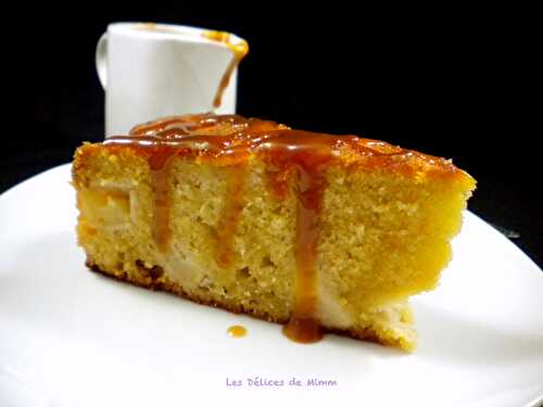 Gâteau moelleux aux pommes et au caramel au beurre salé