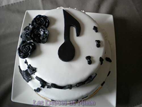 Gâteau "Notes de Musique" en noir et blanc (pâte à sucre)