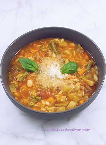 Minestrone aux petites pâtes grecques