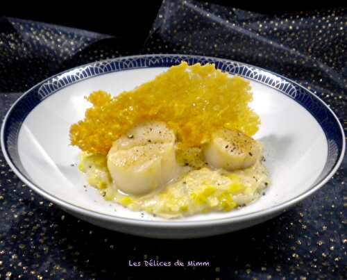 Noix de Saint-Jacques aux poireaux et tuile de parmesan - Les Délices de Mimm