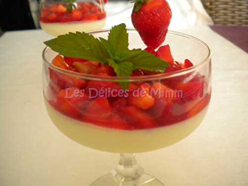 Panna cotta, tartare de fraises à la fleur d'oranger