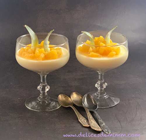 Panna cotta vanillée et ananas caramélisé au rhum