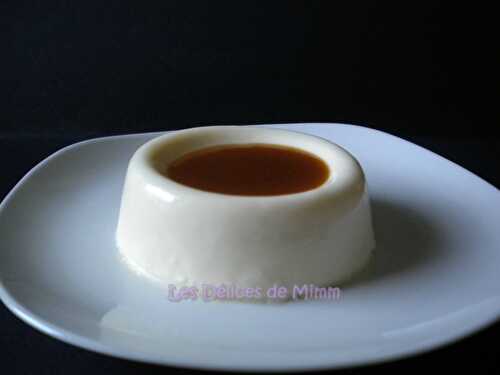 Panna cotta vanillée et sa sauce au caramel au beurre salé