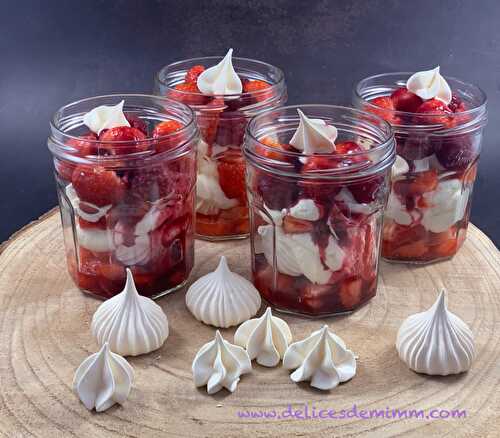 Pavlova aux fruits rouges en verrine