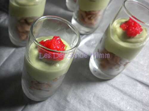 Petites verrines crevettes grises et mousse d’avocat