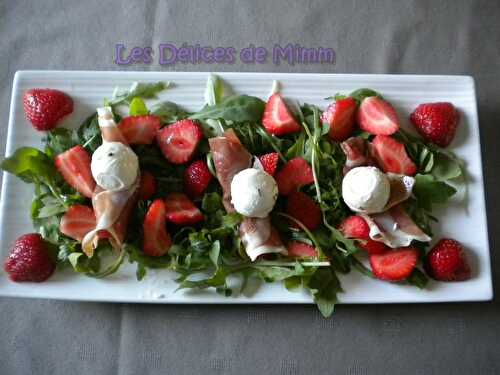 Salade de roquette, fraises, chèvre et jambon de Parme, vinaigrette au miel