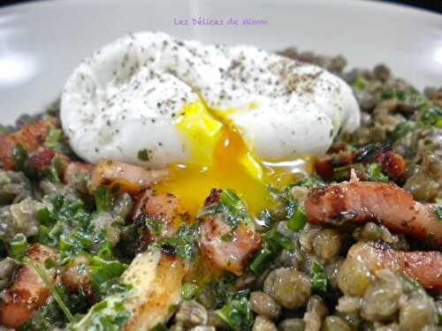 Salade tiède de lentilles, œuf poché et lardons fumés - Les Délices de Mimm