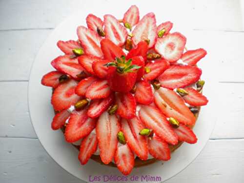 Tarte aux fraises et pêches blanches sur sablé breton