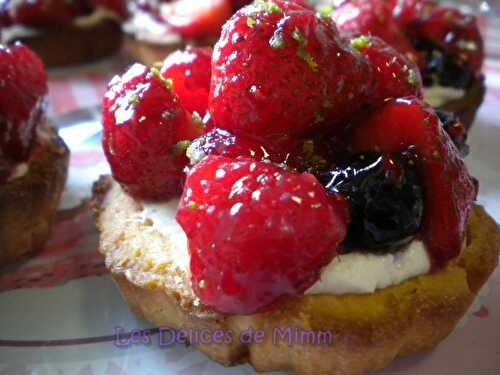 Tartelettes aux fruits rouges, crème à la violette