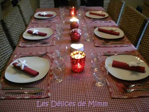 Une table de Noël tradition nordique : en rouge et blanc