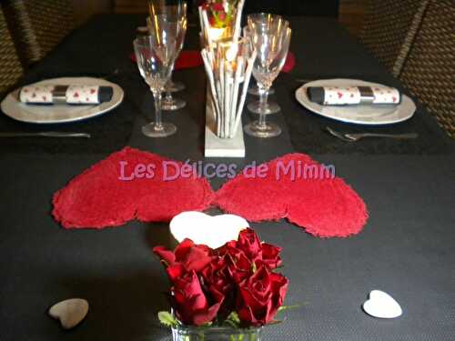 Une table pour la Saint-Valentin (en rouge et noir)