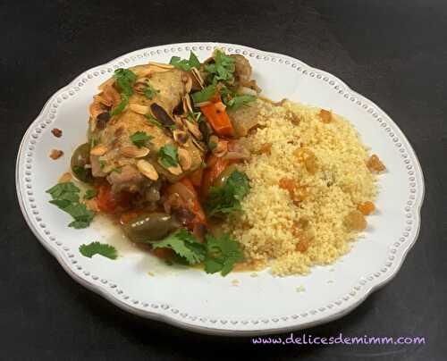 Tajine de poulet aux olives et aux amandes