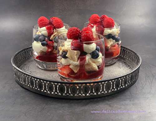 Verrine express de pavlova aux fruits rouges