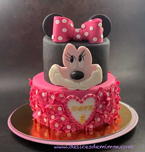 Un gâteau Minnie Mouse et recette de la ganache Kinder - Les Délices de Mimm