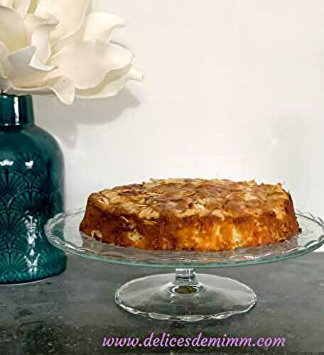 Gâteau aux pommes, rhum et amandes