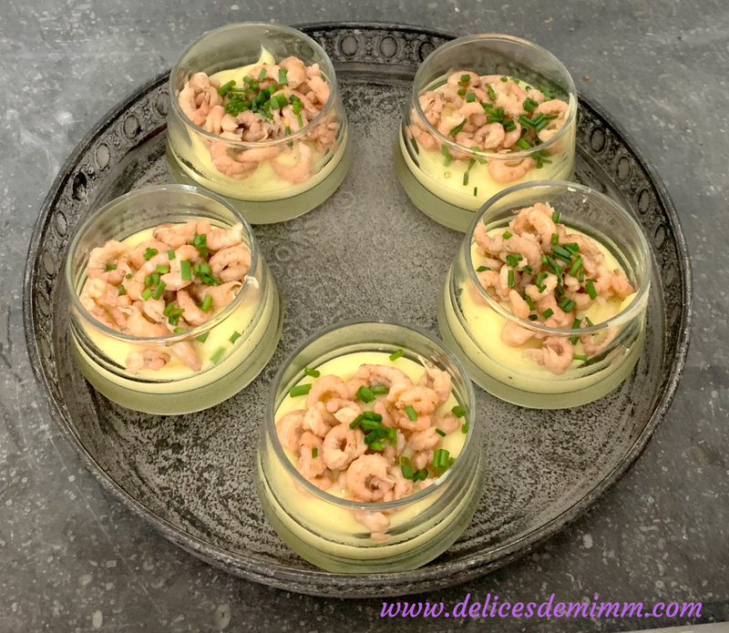 Verrines de mousseline de pommes de terre aux crevettes grises