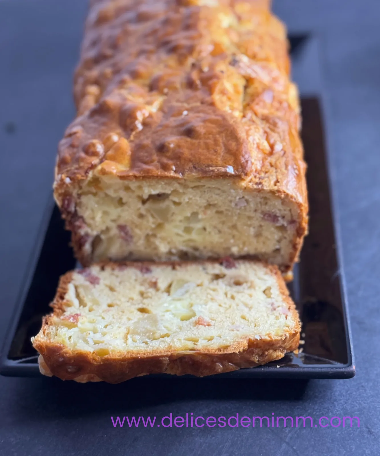 Cake salé camembert, lardons et pomme granny