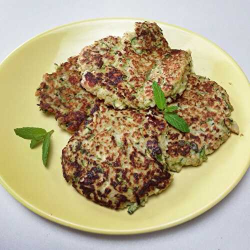 Galettes à la courgette, fêta et menthe