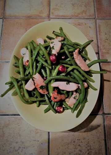 Poulet rôti, noisettes et haricots vert