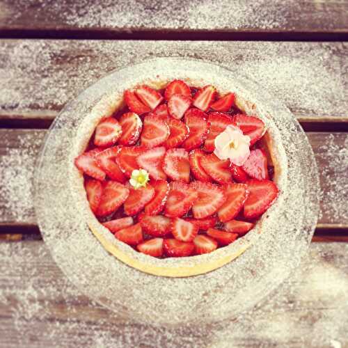 Tarte amandine aux fraises du jardin