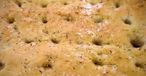 Foccacia olives, fleur de sel et herbes de Provence