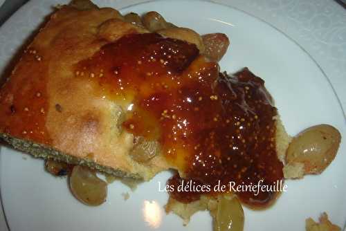 Gâteau anisé aux raisins blonds, marmelade de figues à la cannelle