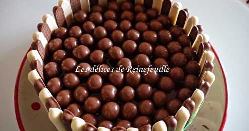 Gâteau tout chocolat, déco fingers 