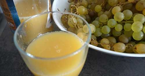 Jus de raisins blancs à l'orange