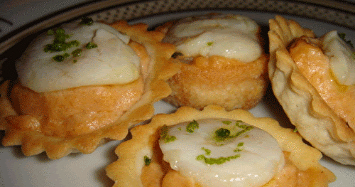 Mini tartelettes aux saint-jacques et à la bisque de homard