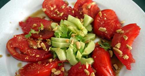 Salade asiatique de concombres et tomates