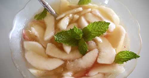 Salade de pêches blanches au vin blanc