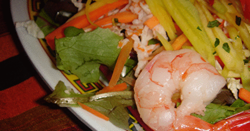 Salade mangue-crevettes façon thaïe