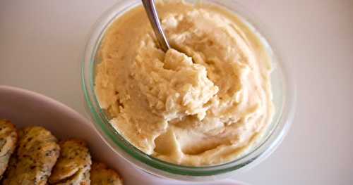 Tartinade aux haricots coco, lait et épices, cookies au parmesan