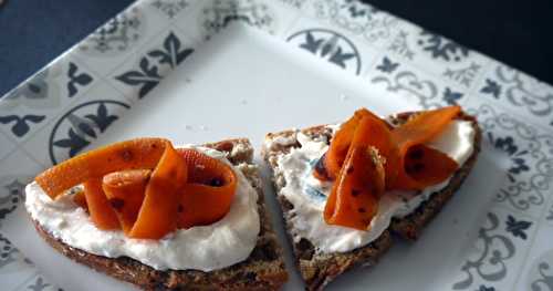 Toasts de carottes marinées façon saumon au "cream cheese"
