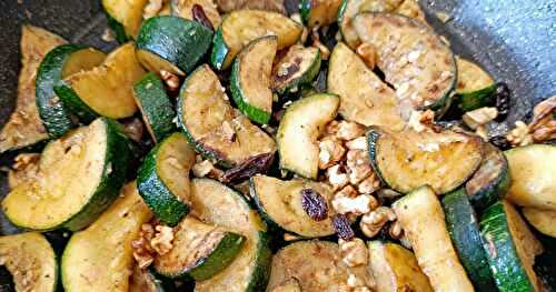 Poêlée  de Courgettes aux Raisins Secs, Noix & Épices