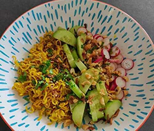 Salade de nouilles croustillantes