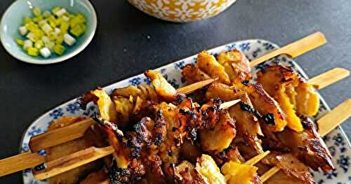 Brochettes de poulet végétal et sa sauce aux cacahuètes