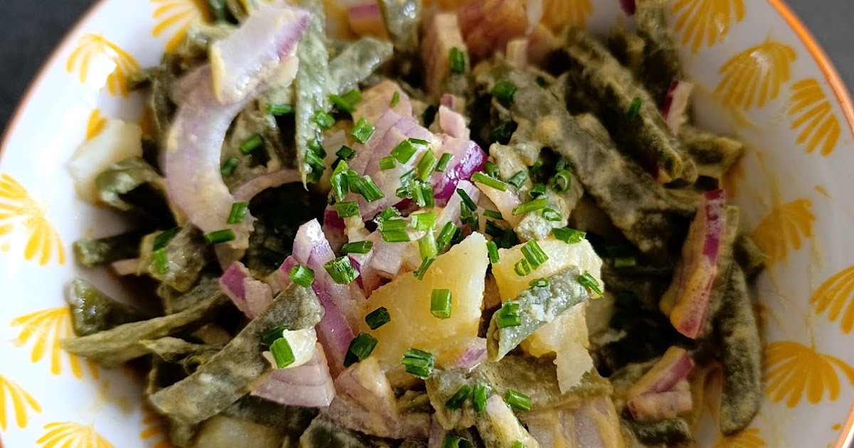 Salade de pomme de terre, oignons rouges et  haricots verts