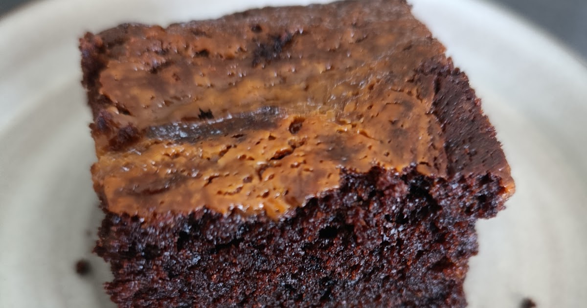 Brownie au chocolat, caramel coco cacahuètes