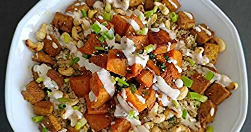 Quinoa, tofu fumé et patate douce rôtie,  sauce tahini-citron