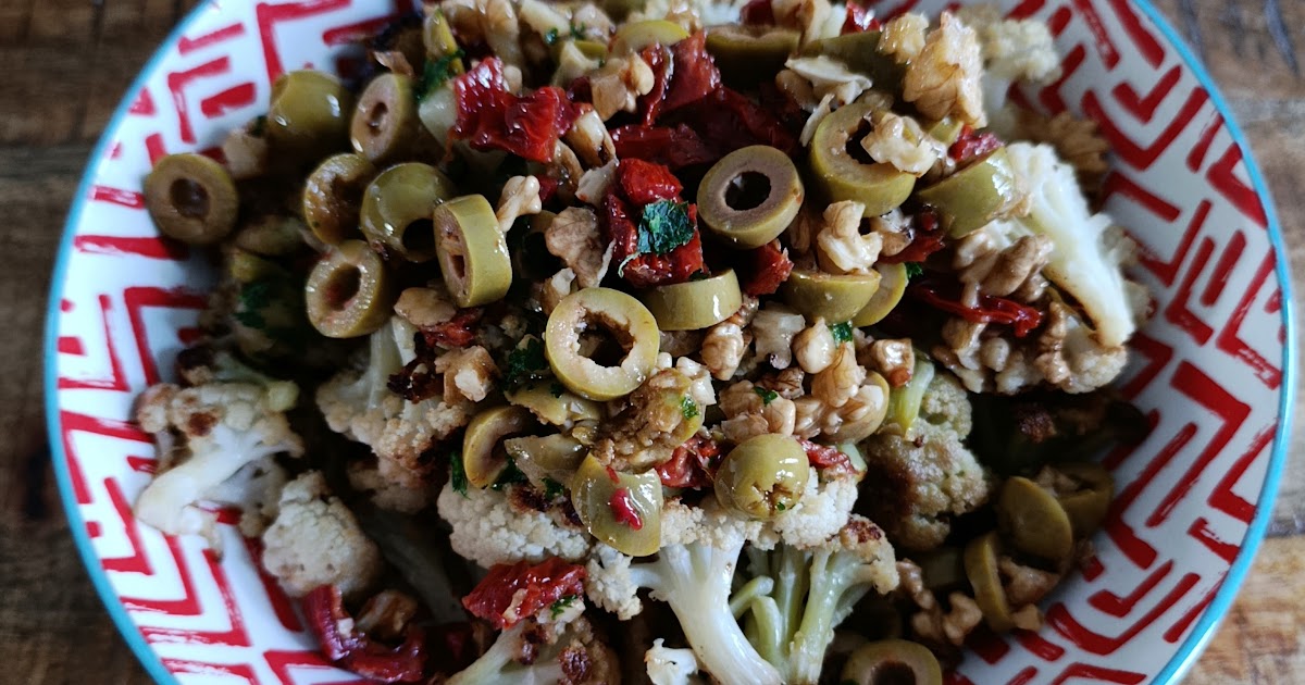 Salade de chou fleur rôti, olives et noix