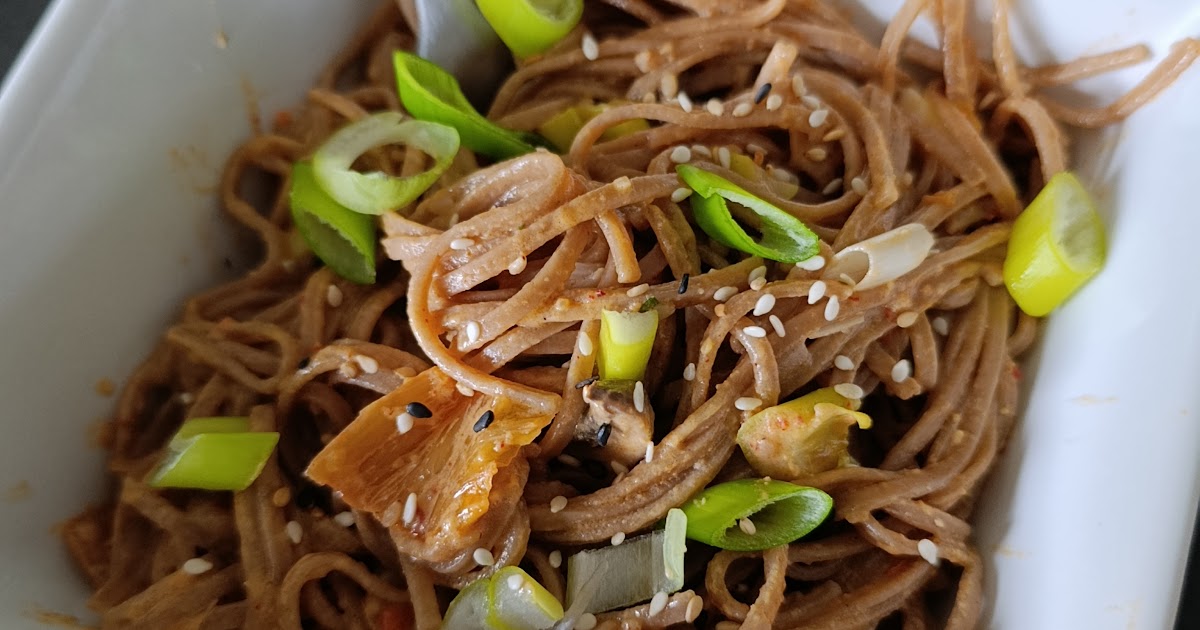 Nouilles soba au kimchi et au sésame