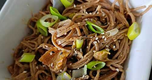 Nouilles soba au kimchi et au sésame
