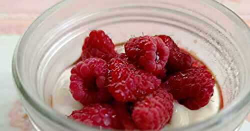Overnight  porridge, chocolat, yaourt et framboises