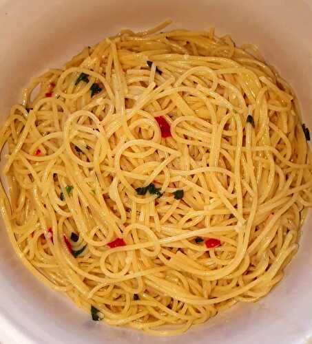 SPAGHETTI ALL ‘ AGLIO E PEPERONCINO