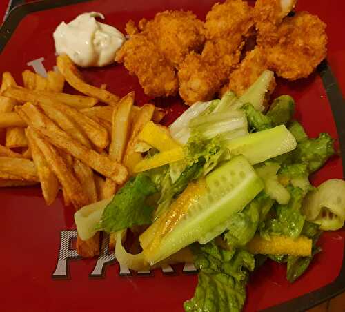 FISH & CHIPS AVEC  SAUCE RAVIGOTE ET SALADE FRAICHEUR