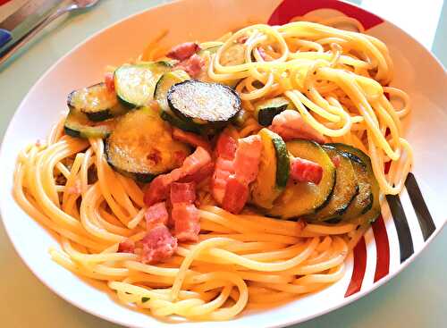 SPAGHETTIS AUX LARDONS & COURGETTES