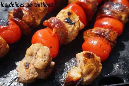 Brochettes de porc, chorizo et tomates